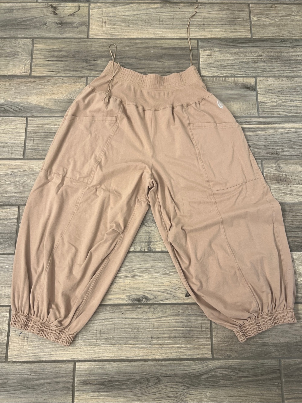 FP Movement Women's Up In The Air 2-Piece Set - tan and navy combo Size M - Picture 7 of 7